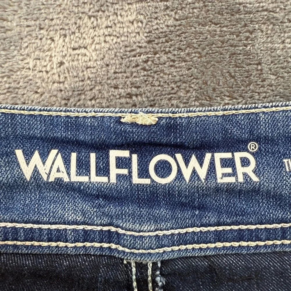 WallFlower Luscious Curvy Fit Bootcut Jeans‎ Blue Medium Wash Size 30 Mid Rise
